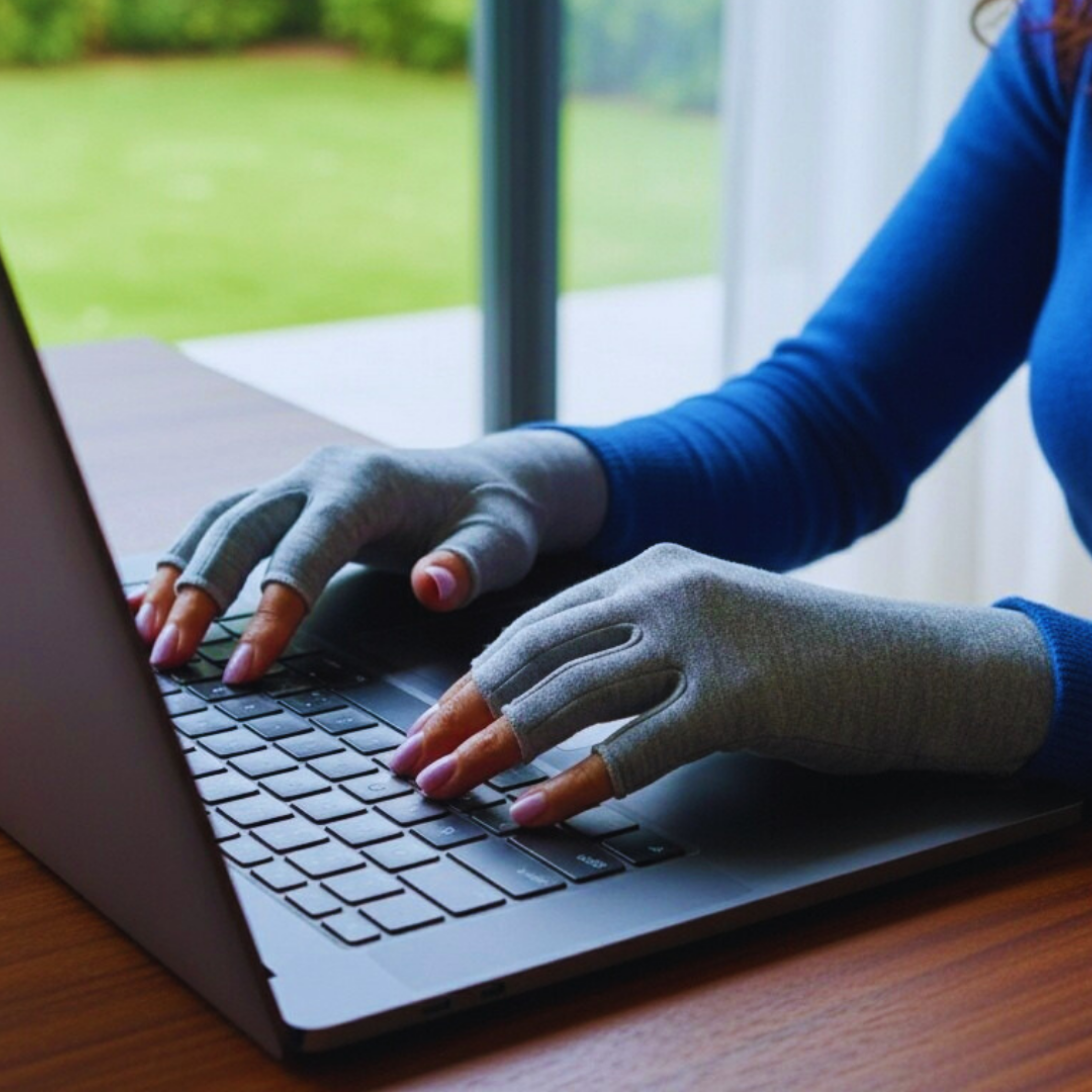 Flexiaura™ Premium Bamboo Compression Glove